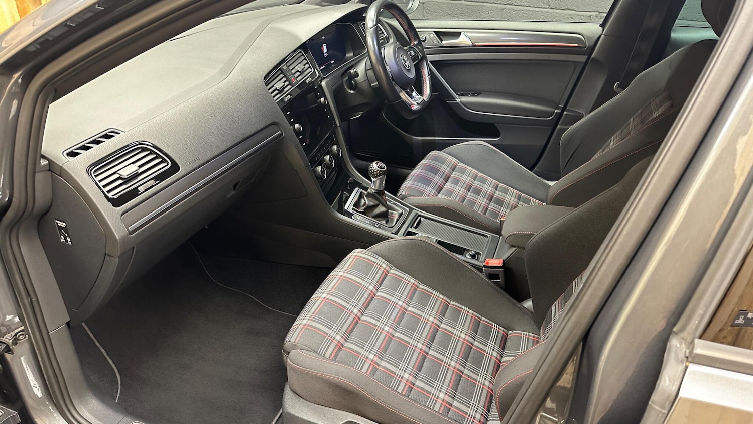 Used Volkswagen Golf 2017 for sale - 76592553: Photo 28