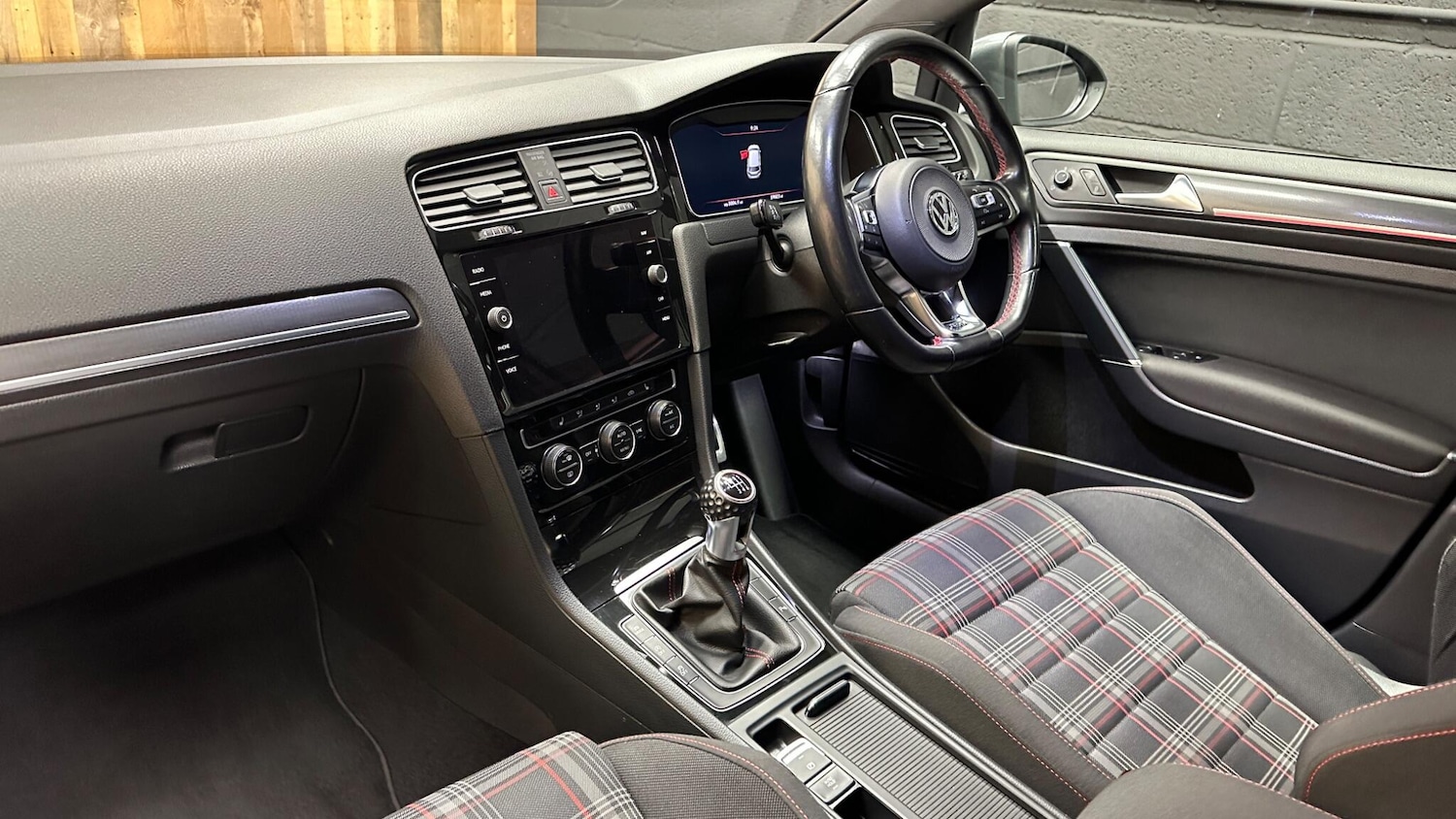 Used Volkswagen Golf 2017 for sale - 76592553: Photo 30