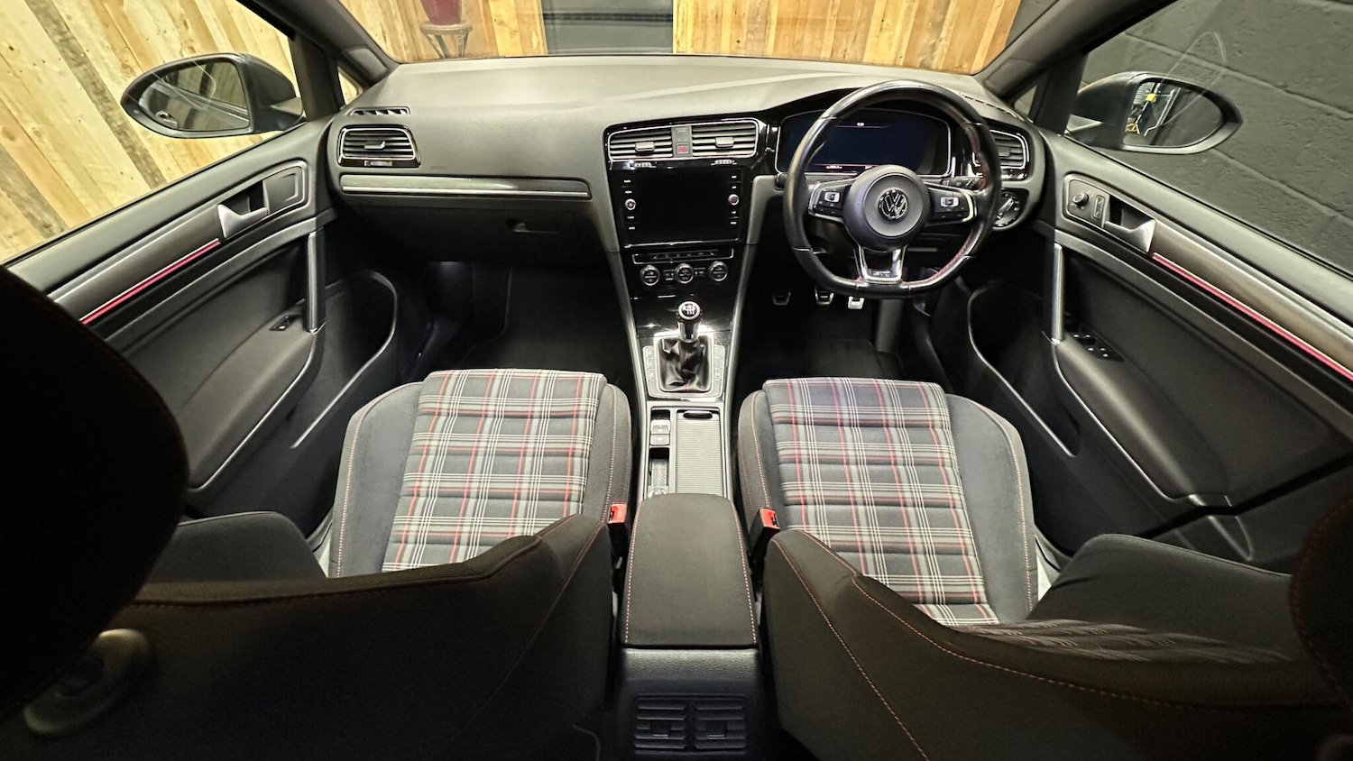 Used Volkswagen Golf 2017 for sale - 76592553: Photo 32