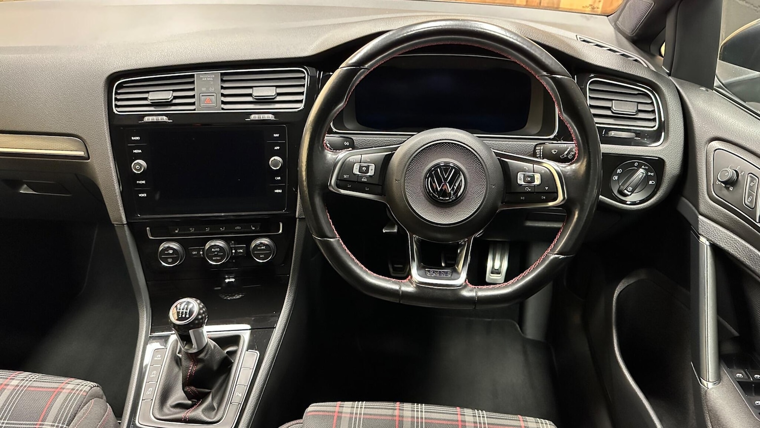 Used Volkswagen Golf 2017 for sale - 76592553: Photo 34