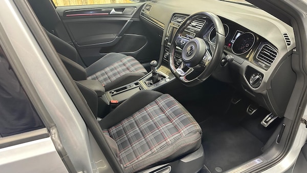 Used Volkswagen Golf 2016 for sale - 76072130: Photo 25