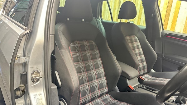 Used Volkswagen Golf 2016 for sale - 76072130: Photo 26