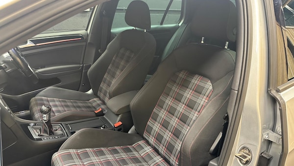 Used Volkswagen Golf 2016 for sale - 76072130: Photo 29