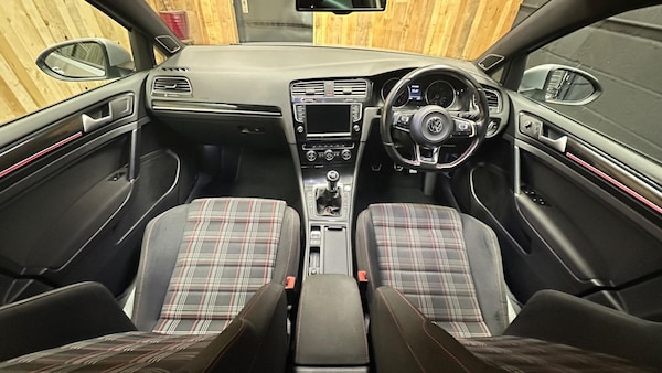 Used Volkswagen Golf 2016 for sale - 76072130: Photo 32