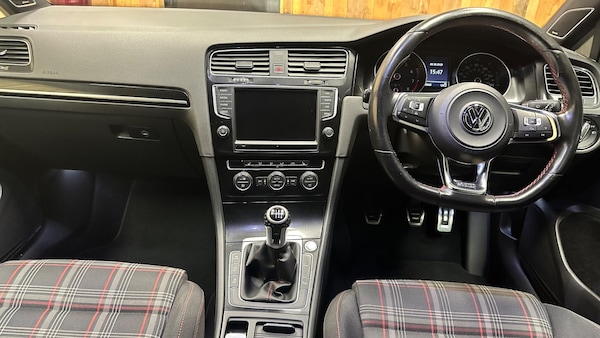 Used Volkswagen Golf 2016 for sale - 76072130: Photo 33