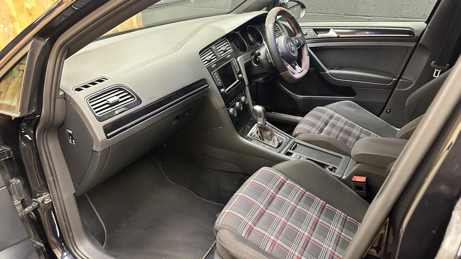 Used Volkswagen Golf 2016 for sale - 76370322: Photo 40