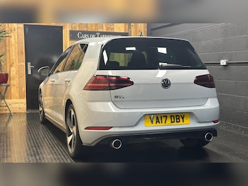 Used Volkswagen Golf 2017 for sale - 76865582: Photo