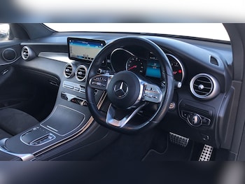 Used Mercedes-Benz GLC 2019 for sale - 77682175: Photo
