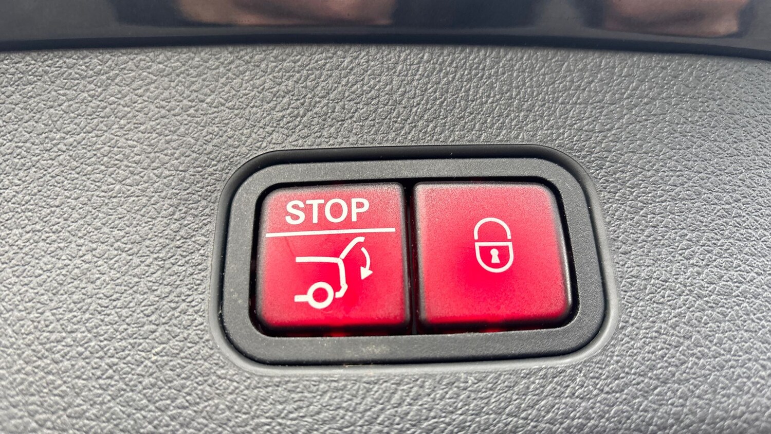 Used Mercedes-Benz GLC 2023 for sale - 77689415: Photo 21