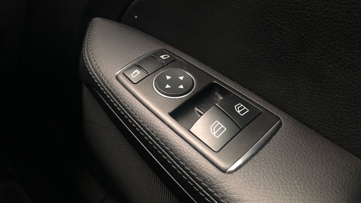 Used Mercedes-Benz SLC 2017 for sale - 76413832: Photo 35