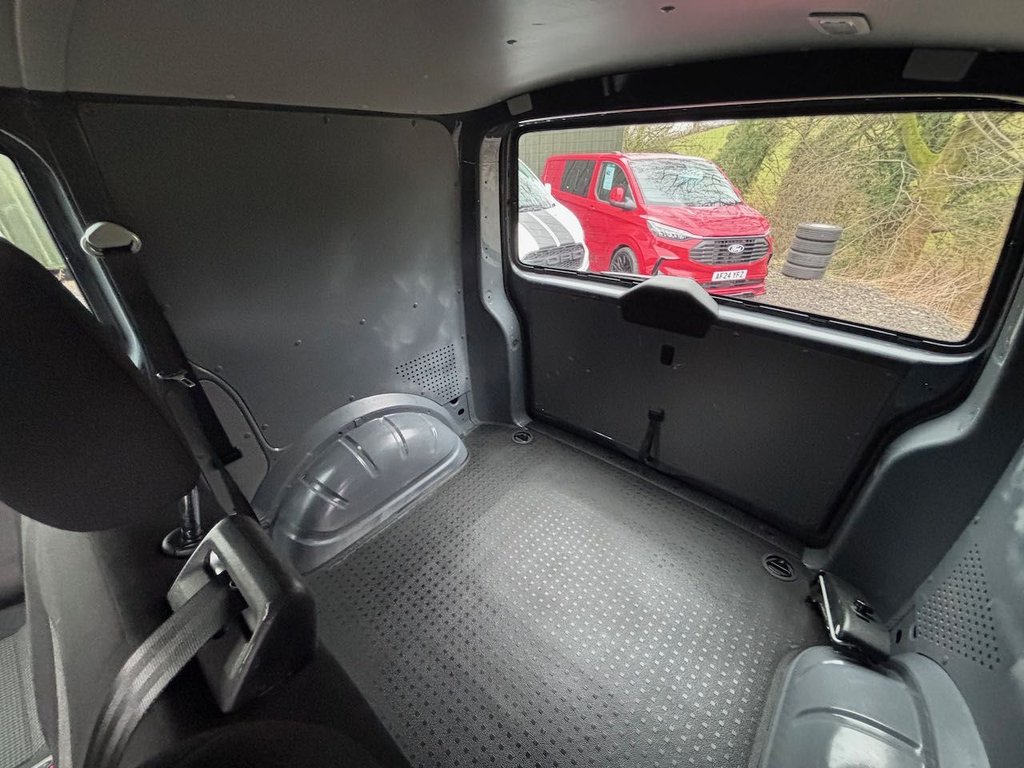 Used Volkswagen Transporter 2022 for sale - 77463787: Photo 14