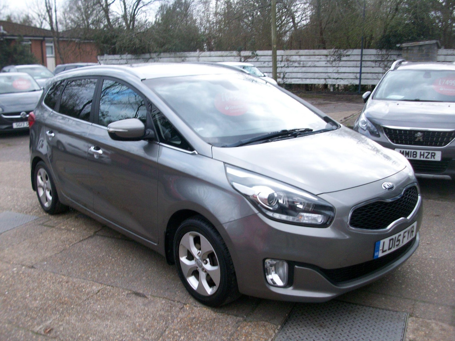 Used Kia Carens for sale - 77824767: Photo 2