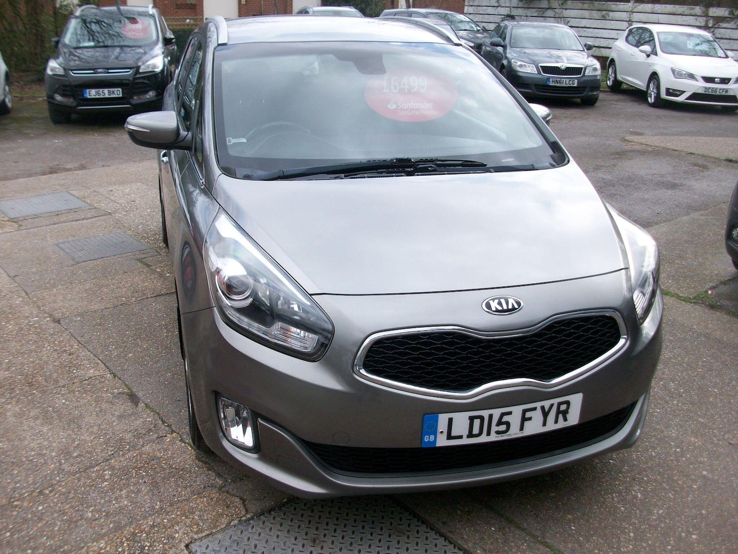 Used Kia Carens for sale - 77824767: Photo 3