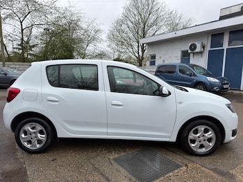 Used Dacia Sandero 2016 for sale - 77957801: Photo