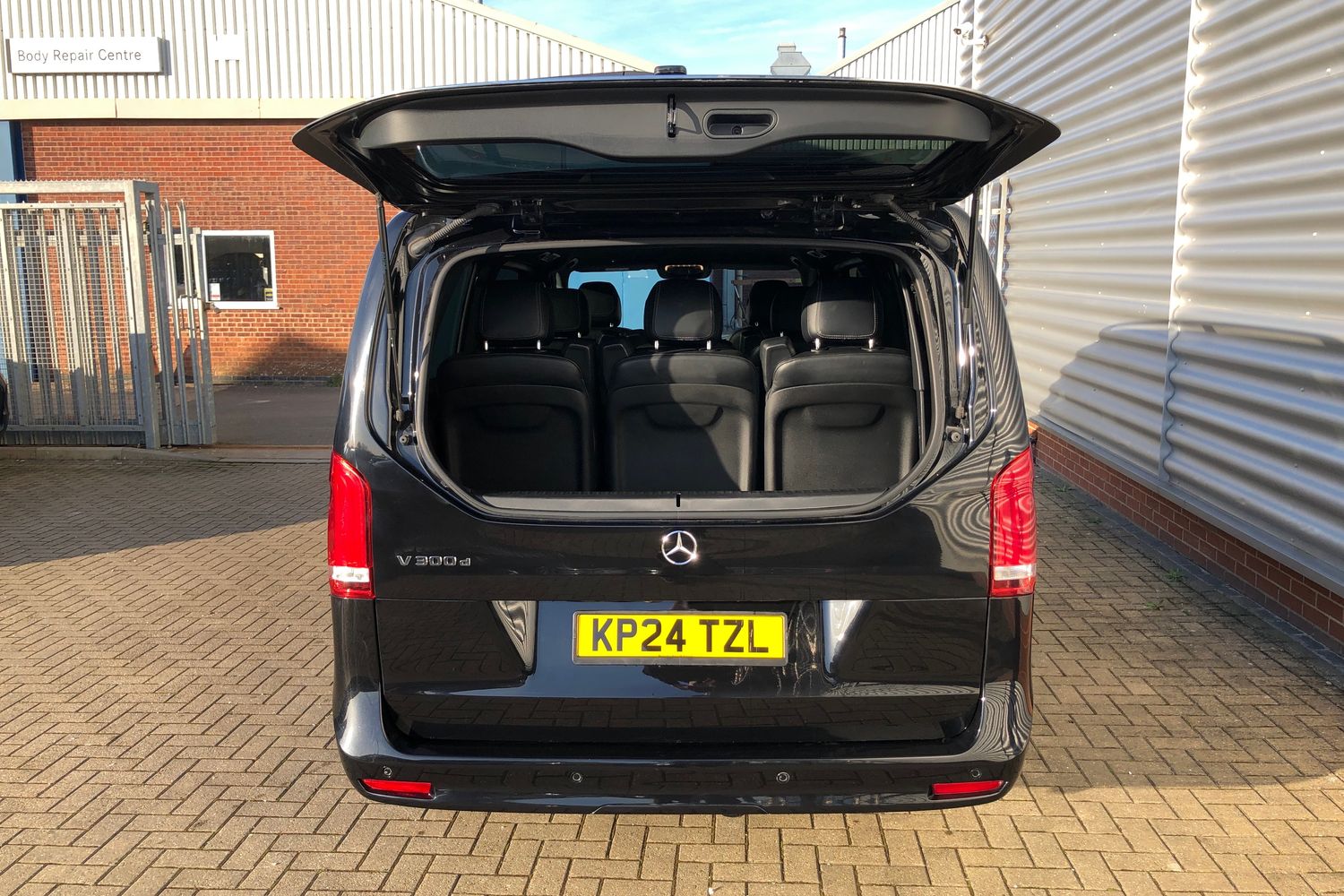 Used Mercedes-Benz V-Class 2024 for sale - 77739393: Photo 16