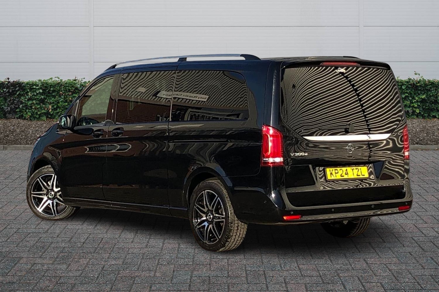 Used Mercedes-Benz V-Class 2024 for sale - 77739393: Photo 2