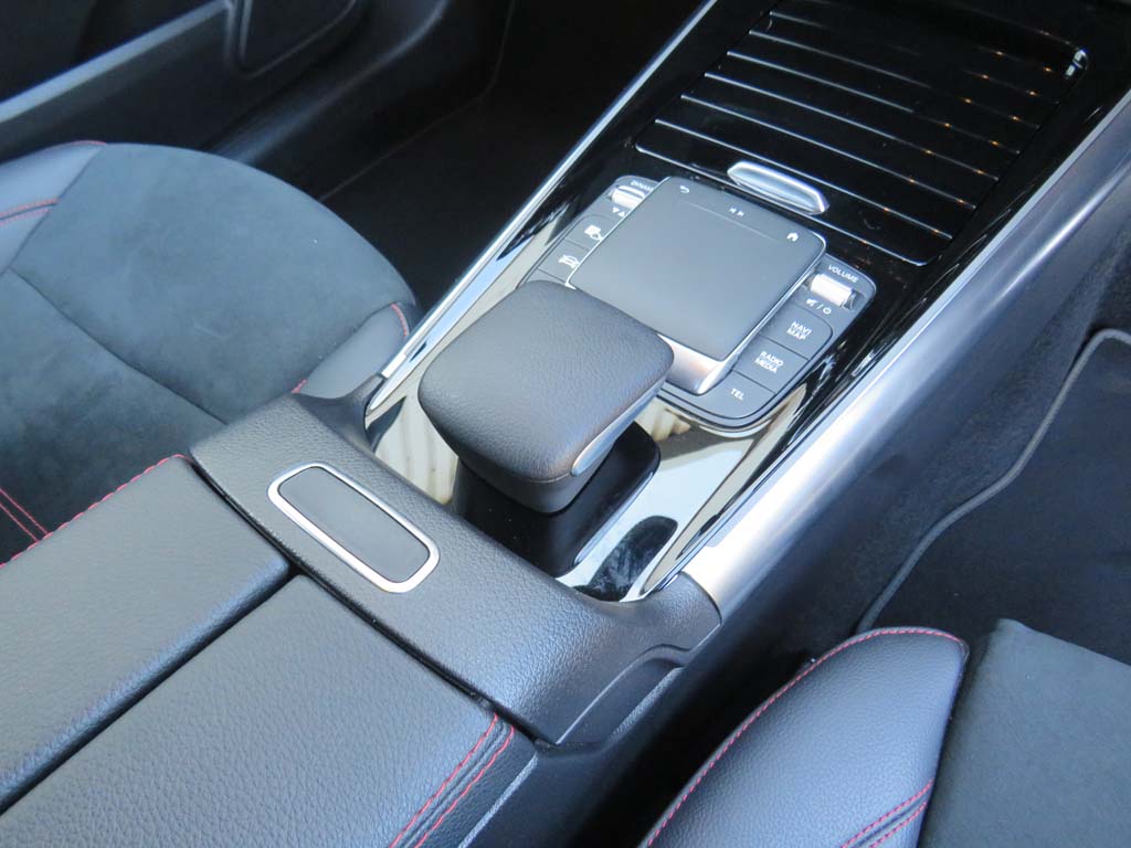 Used Mercedes-Benz GLA 2023 for sale - 76111391: Photo 32
