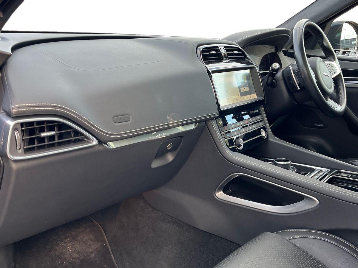 Used Jaguar F-Pace 2019 for sale - 76245906: Photo 8