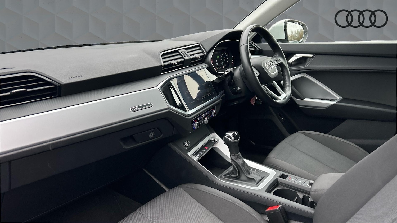 Used Audi Q3 2023 for sale - 77603109: Photo 2