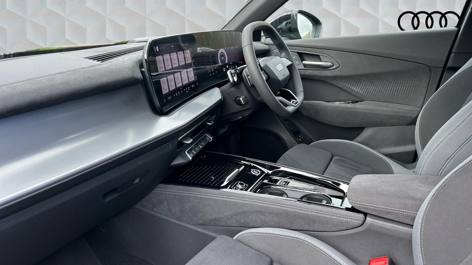 Used Audi Q3 2025 for sale - 77603060: Photo 2