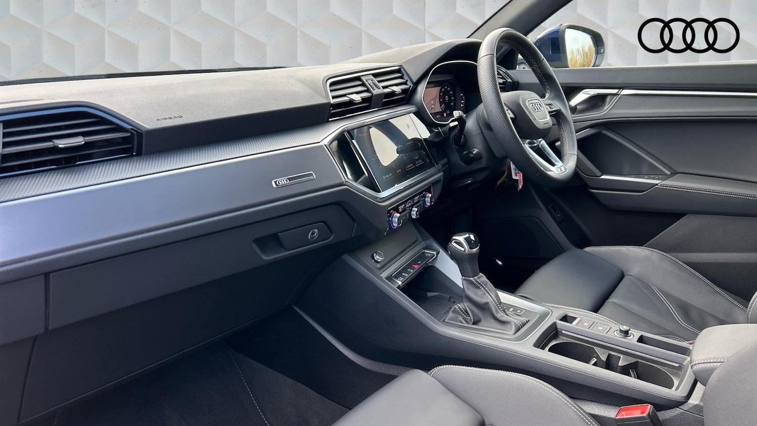 Used Audi Q3 2024 for sale - 77792967: Photo 2