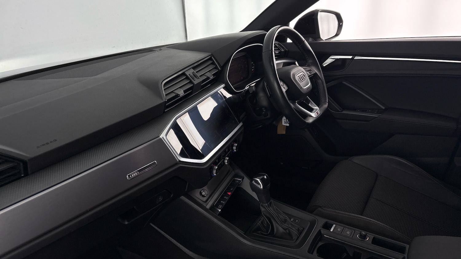 Used Audi Q3 2021 for sale - 77603204: Photo 2