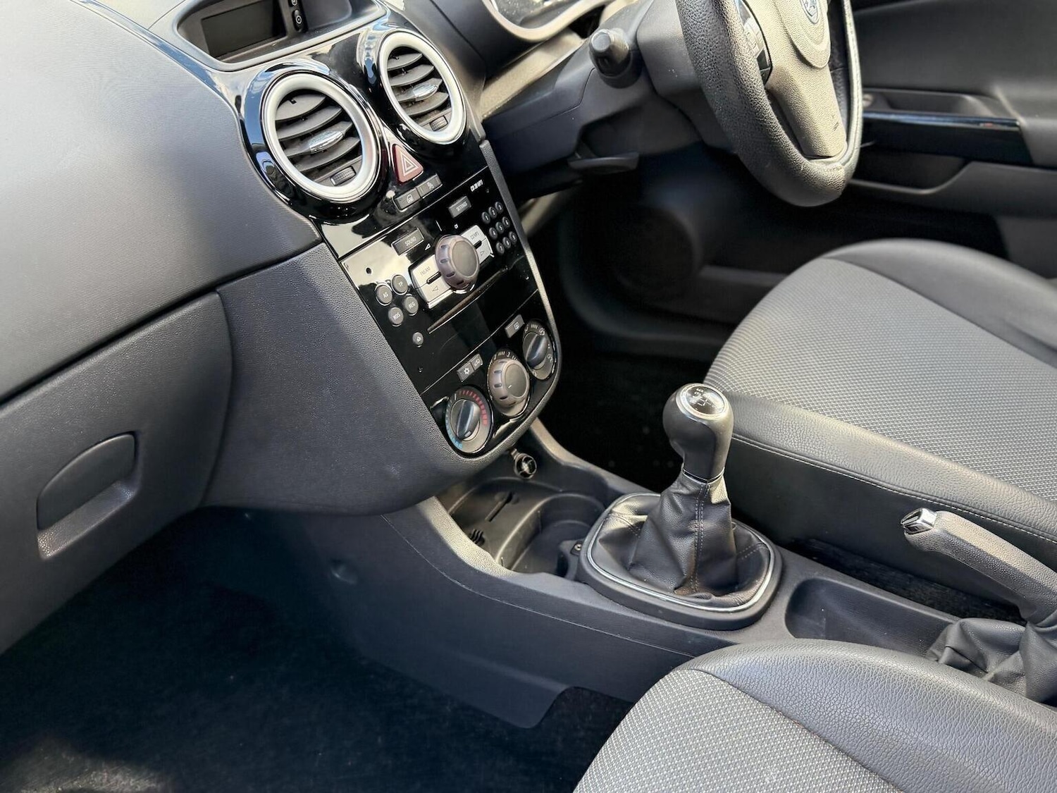 Used Vauxhall Corsa 2008 for sale - 77343911: Photo 3