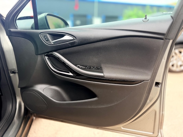 Used Vauxhall Astra 2017 for sale - 76060245: Photo 33