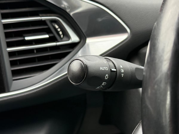 Used Peugeot 308 2015 for sale - 75458696: Photo 32