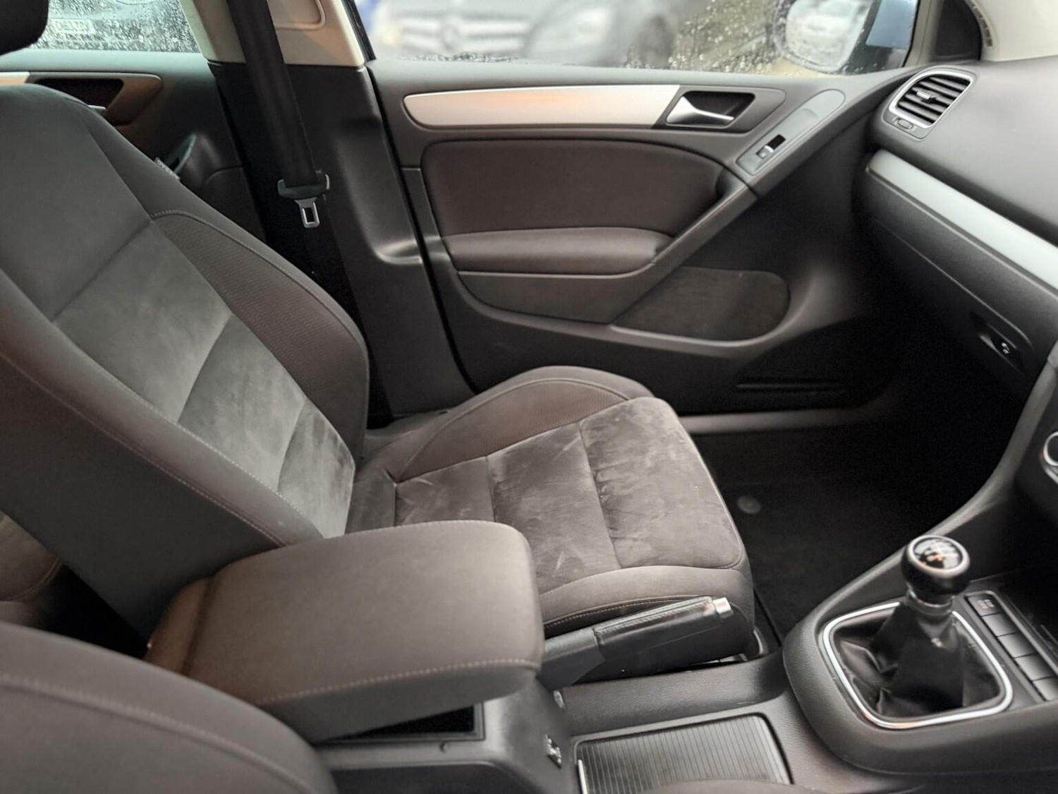 Used Volkswagen Golf 2010 for sale - 77386403: Photo 28