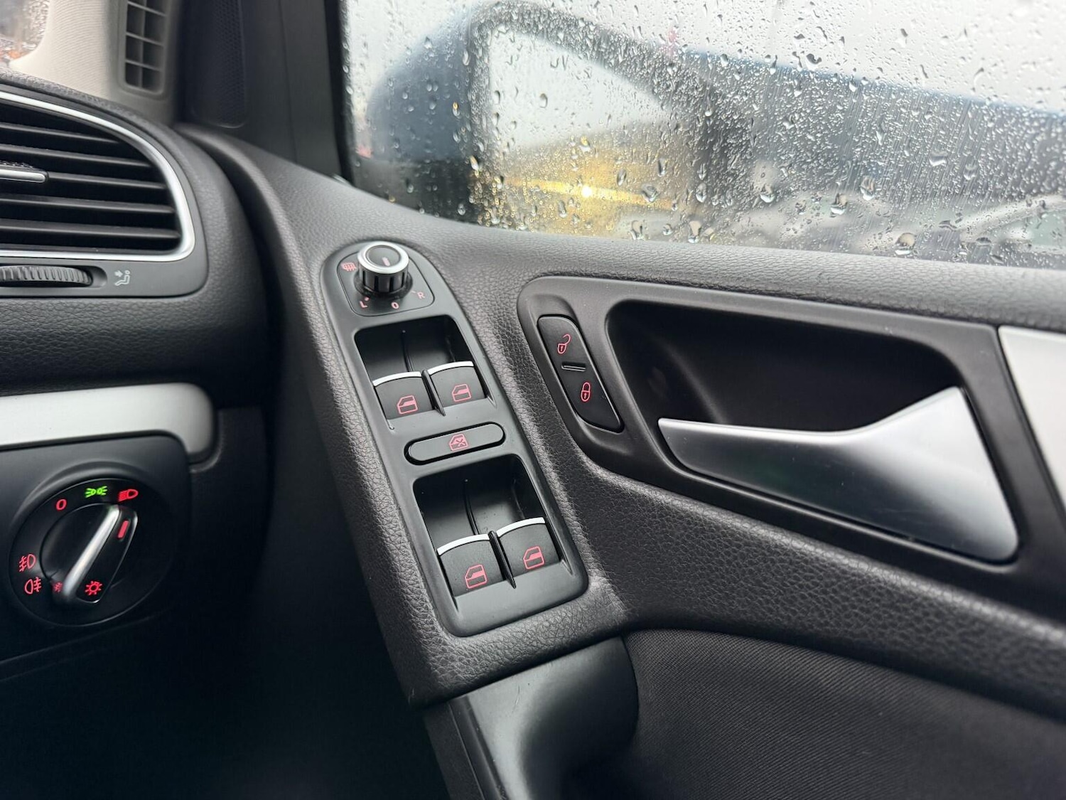 Used Volkswagen Golf 2010 for sale - 77386403: Photo 49