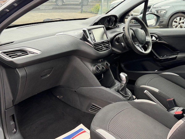Used Peugeot 208 2015 for sale - 76137889: Photo 11