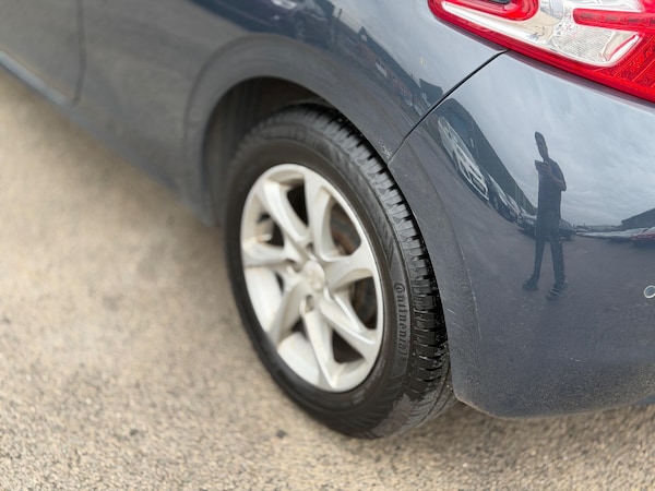 Used Peugeot 208 2015 for sale - 76137889: Photo 15