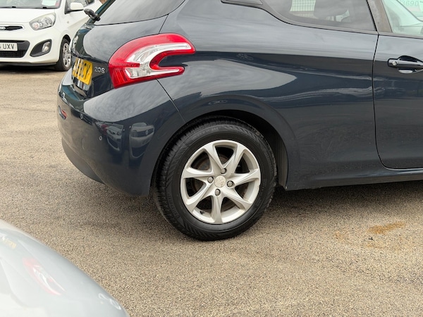 Used Peugeot 208 2015 for sale - 76137889: Photo 16