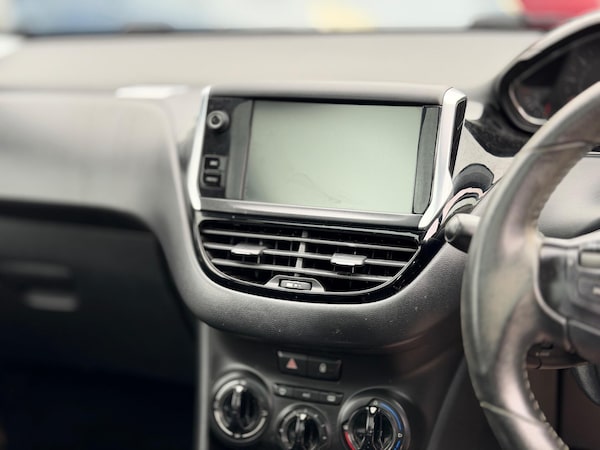 Used Peugeot 208 2015 for sale - 76137889: Photo 17