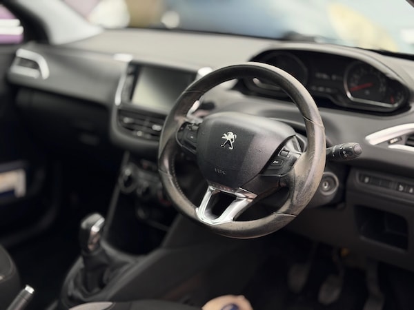 Used Peugeot 208 2015 for sale - 76137889: Photo 42