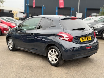 Used Peugeot 208 2015 for sale - 76137889: Photo 4