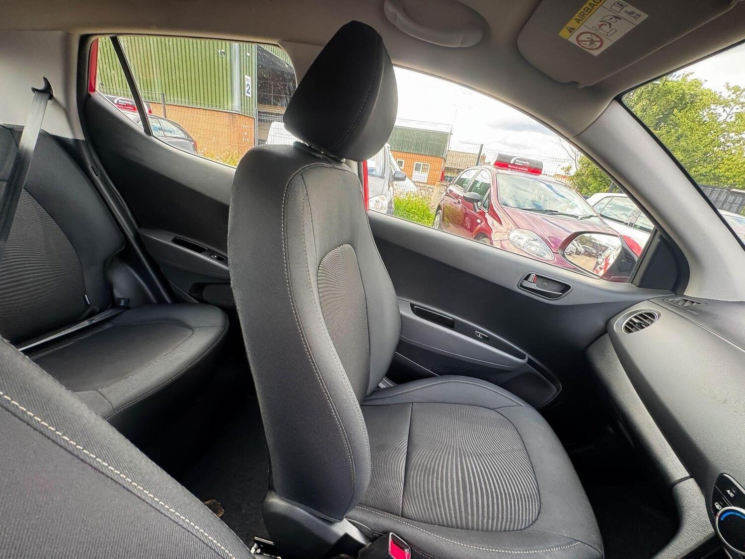 Used Hyundai i10 2019 for sale - 76549285: Photo 48