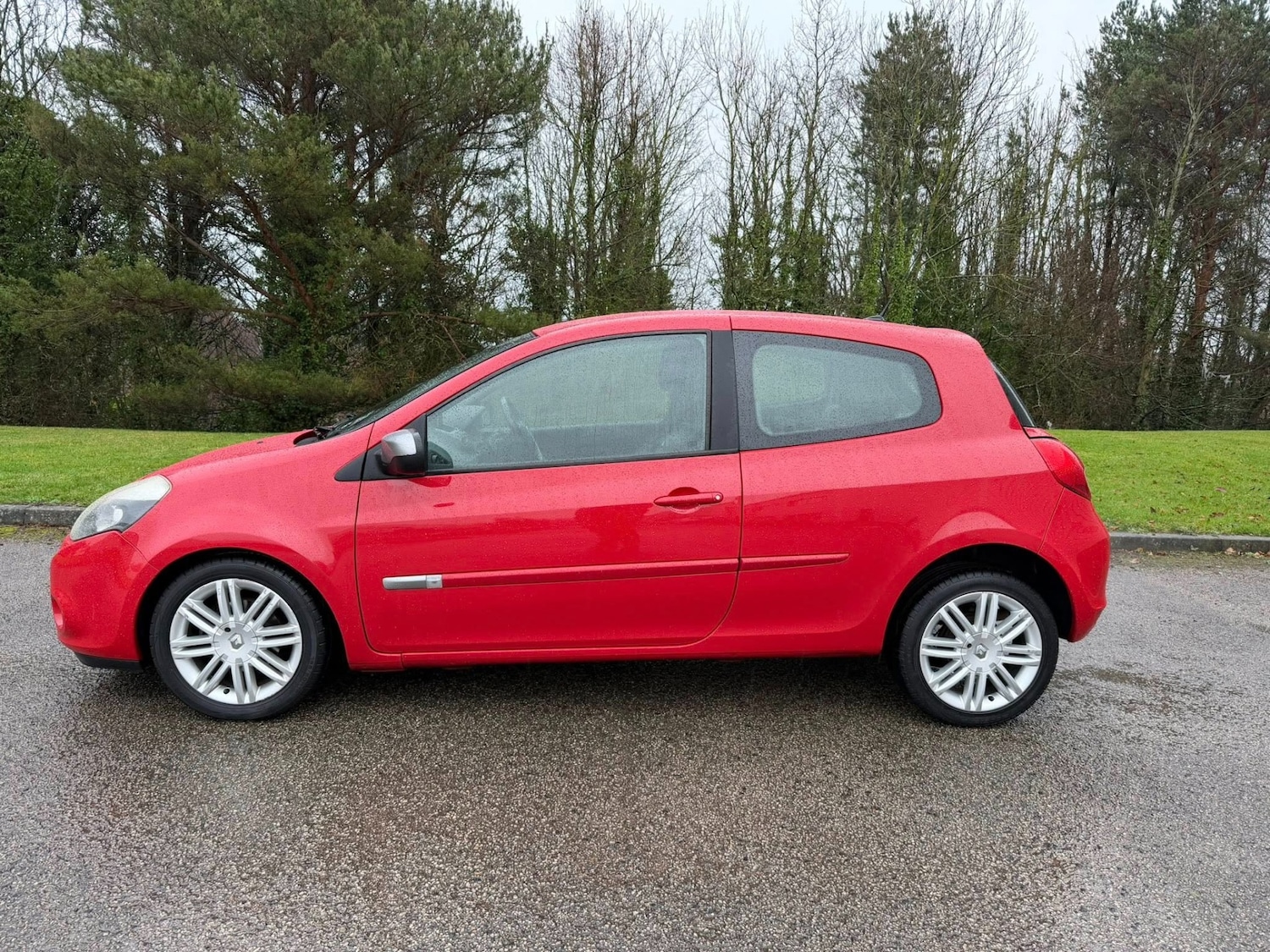 Used Renault Clio 2012 for sale - 76941901: Photo 2