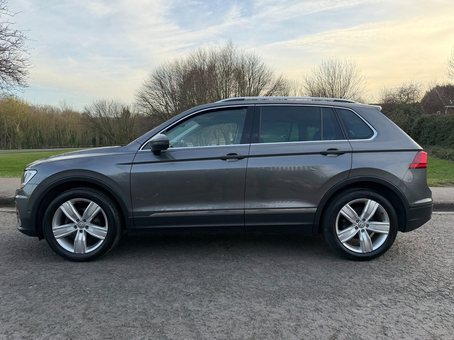 Used Volkswagen Tiguan 2020 for sale - 77945799: Photo 2