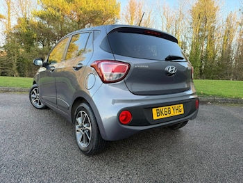 Used Hyundai i10 2018 for sale - 76707386: Photo