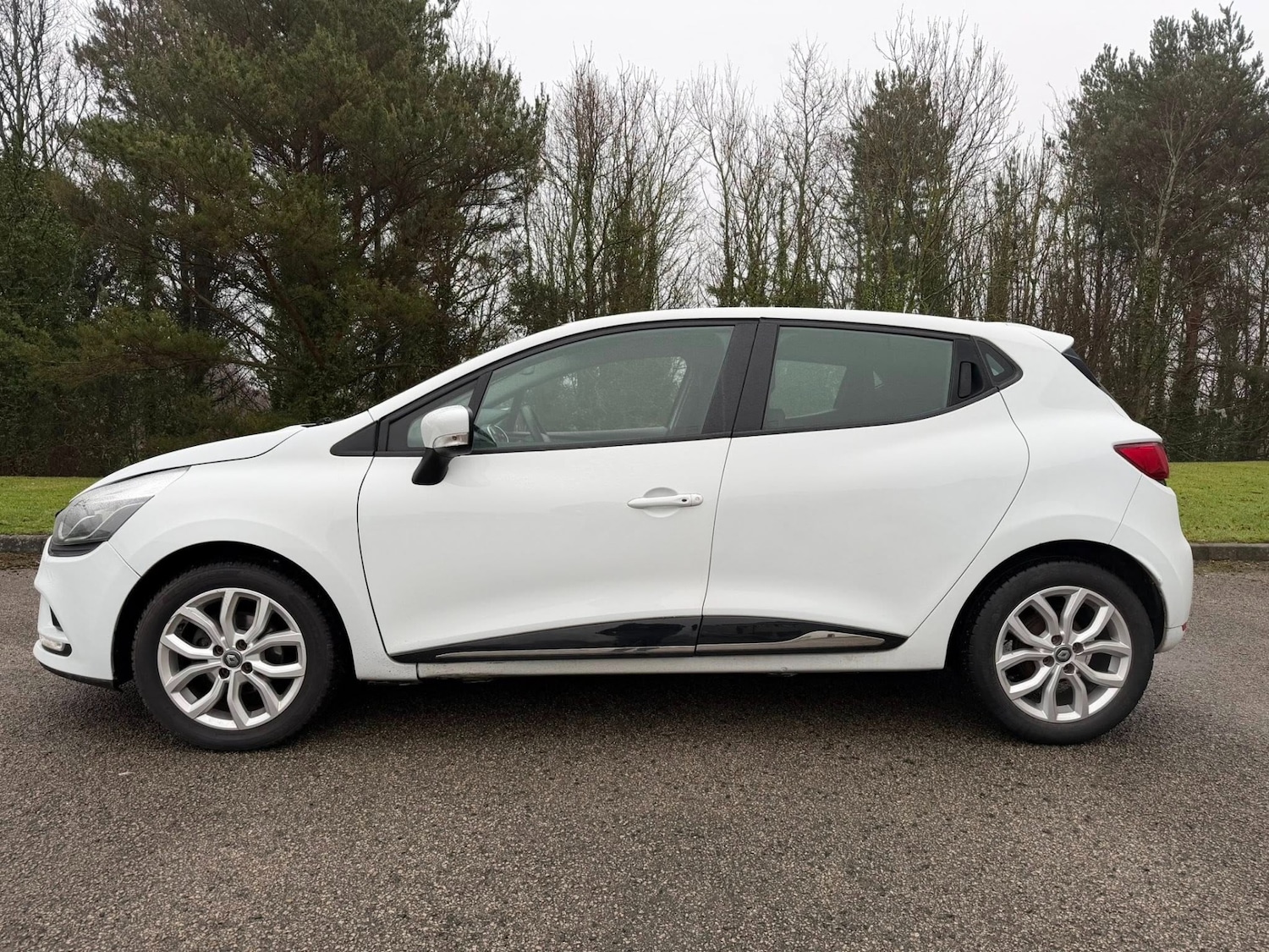 Used Renault Clio 2018 for sale - 77363789: Photo 2