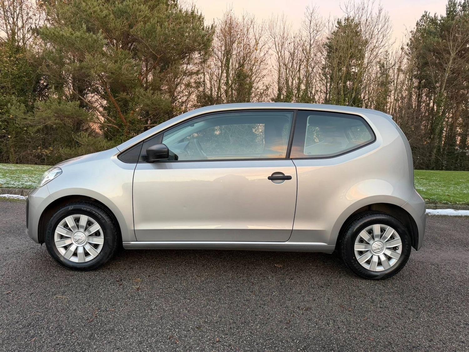 Used Volkswagen up! 2017 for sale - 76615959: Photo 2