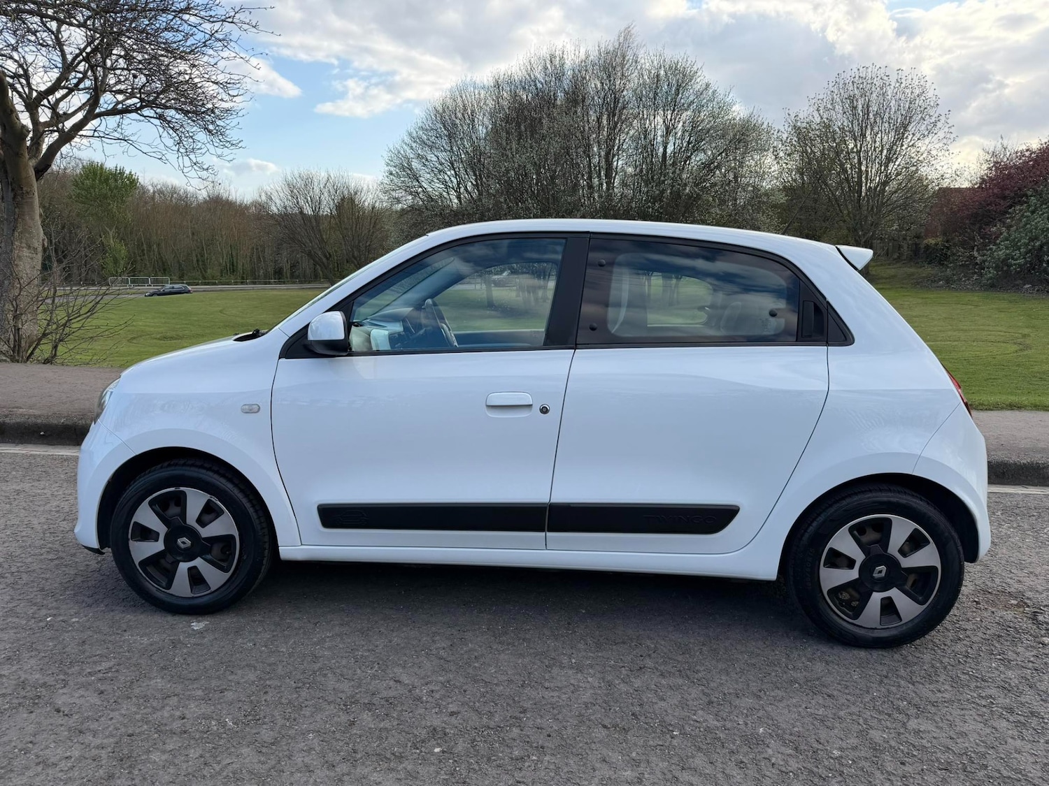 Used Renault Twingo 2014 for sale - 78209925: Photo 2