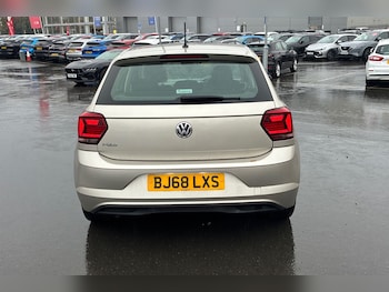 Used Volkswagen Polo 2018 for sale - 76532111: Photo