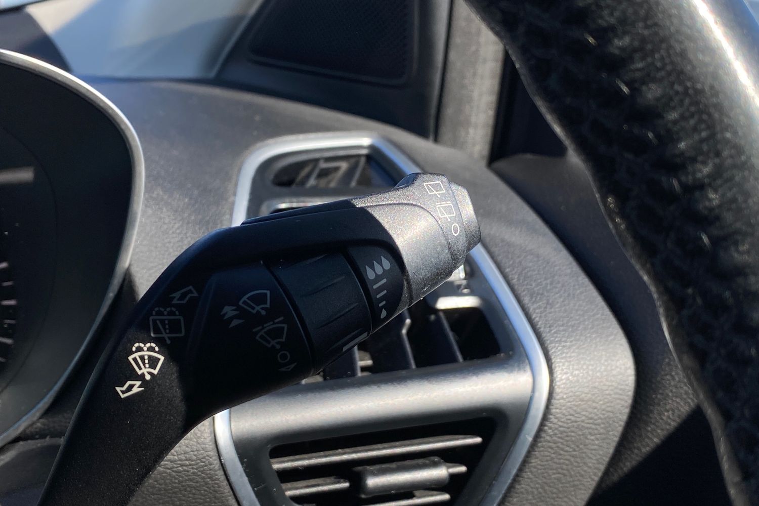 Used Ford Kuga 2015 for sale - 77921100: Photo 37