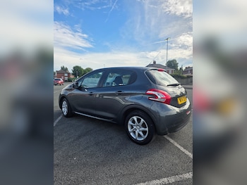 Used Peugeot 208 2014 for sale - 79001170: Photo