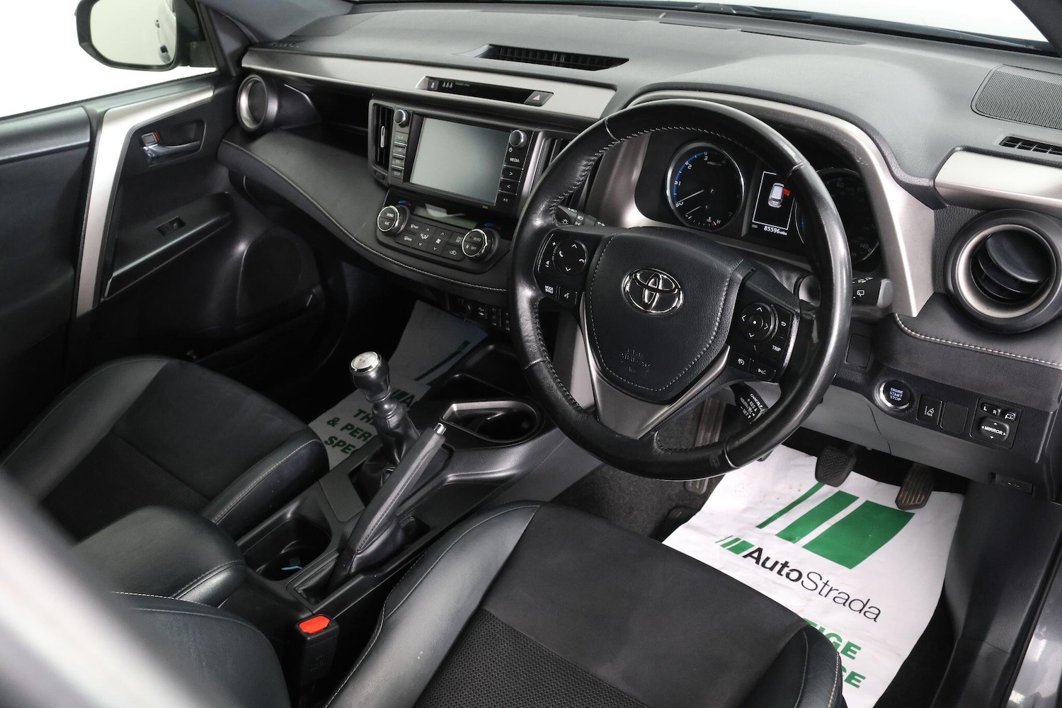 Used Toyota RAV4 2018 for sale - 77625090: Photo 2