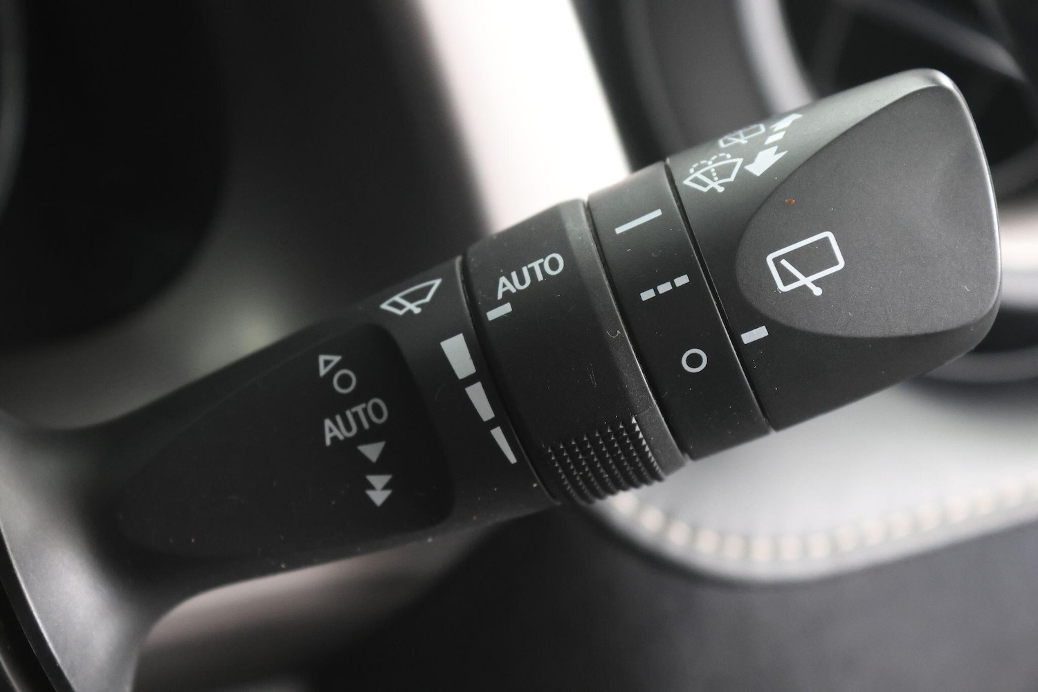 Used Toyota RAV4 2018 for sale - 77625090: Photo 28