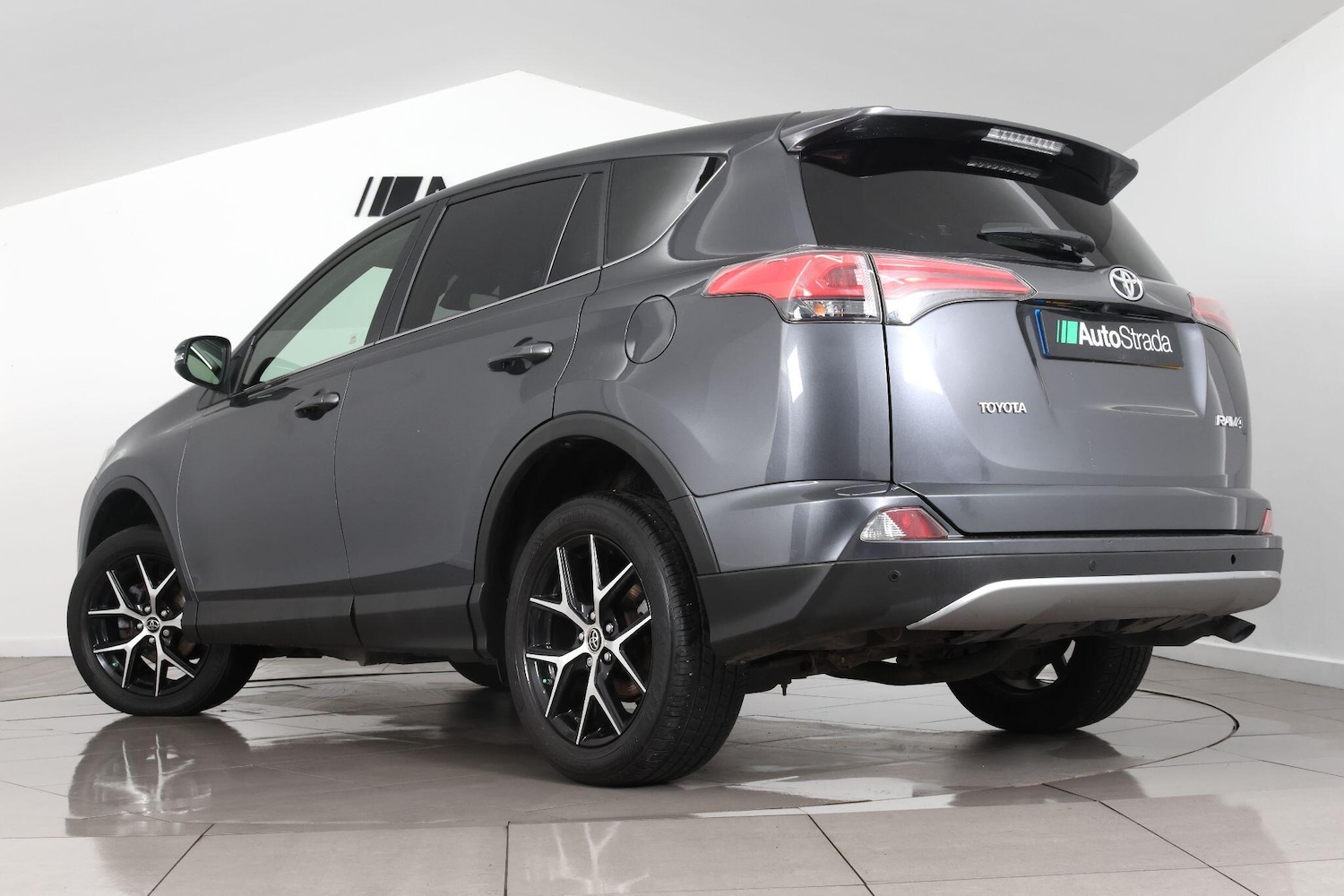 Used Toyota RAV4 2018 for sale - 77625090: Photo 9